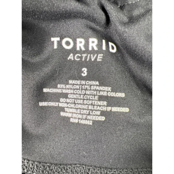 Torrid Active Women's Black Side Pocket Cropped Athletic Leggings - Plus 3 - Picture 3 of 3